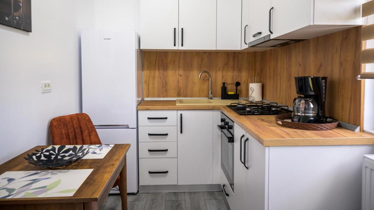 Nina House Apartment ทาร์กู จิอู ภายนอก รูปภาพ
