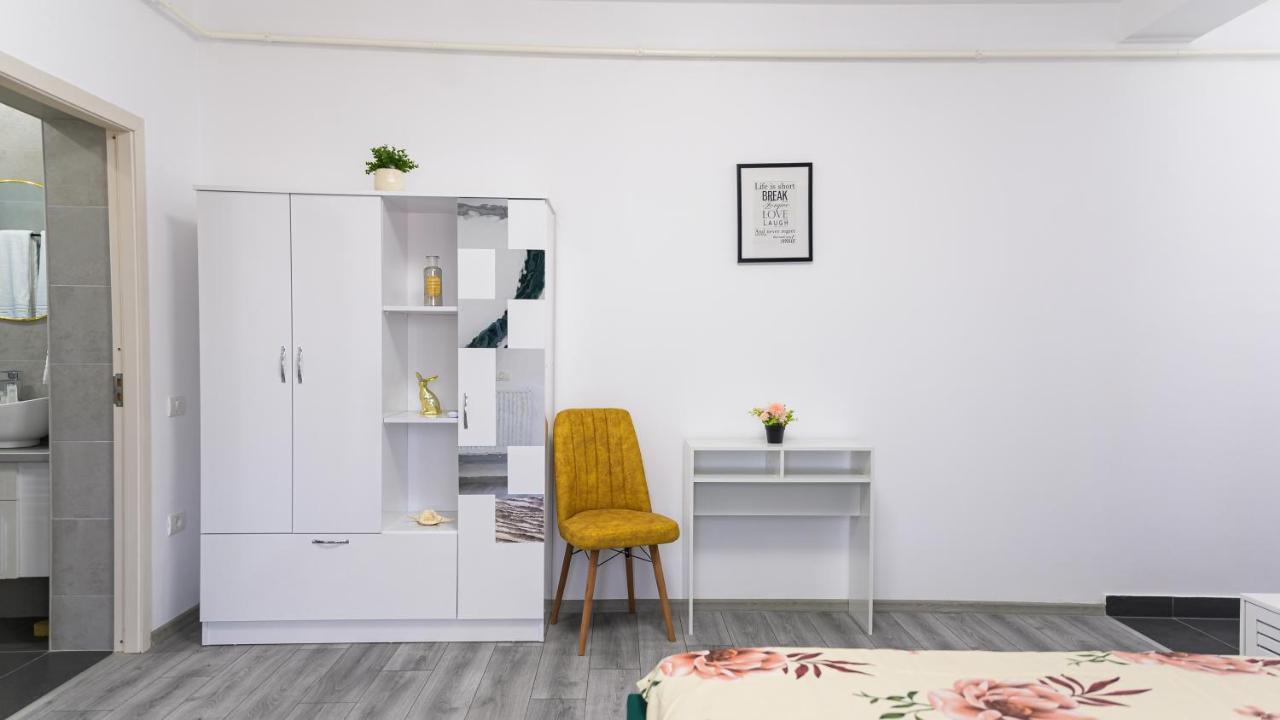 Nina House Apartment ทาร์กู จิอู ภายนอก รูปภาพ