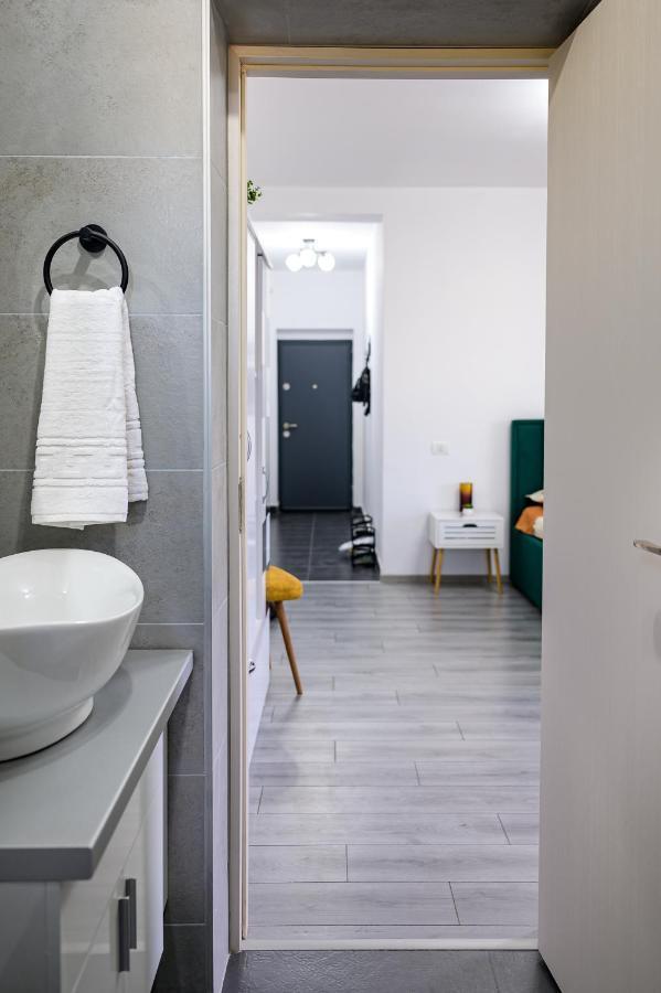 Nina House Apartment ทาร์กู จิอู ภายนอก รูปภาพ