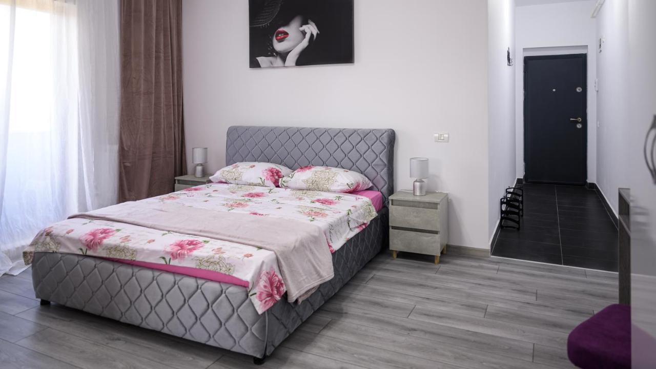 Nina House Apartment ทาร์กู จิอู ภายนอก รูปภาพ