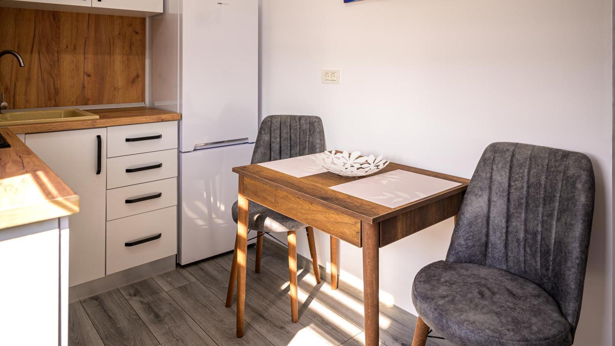 Nina House Apartment ทาร์กู จิอู ภายนอก รูปภาพ