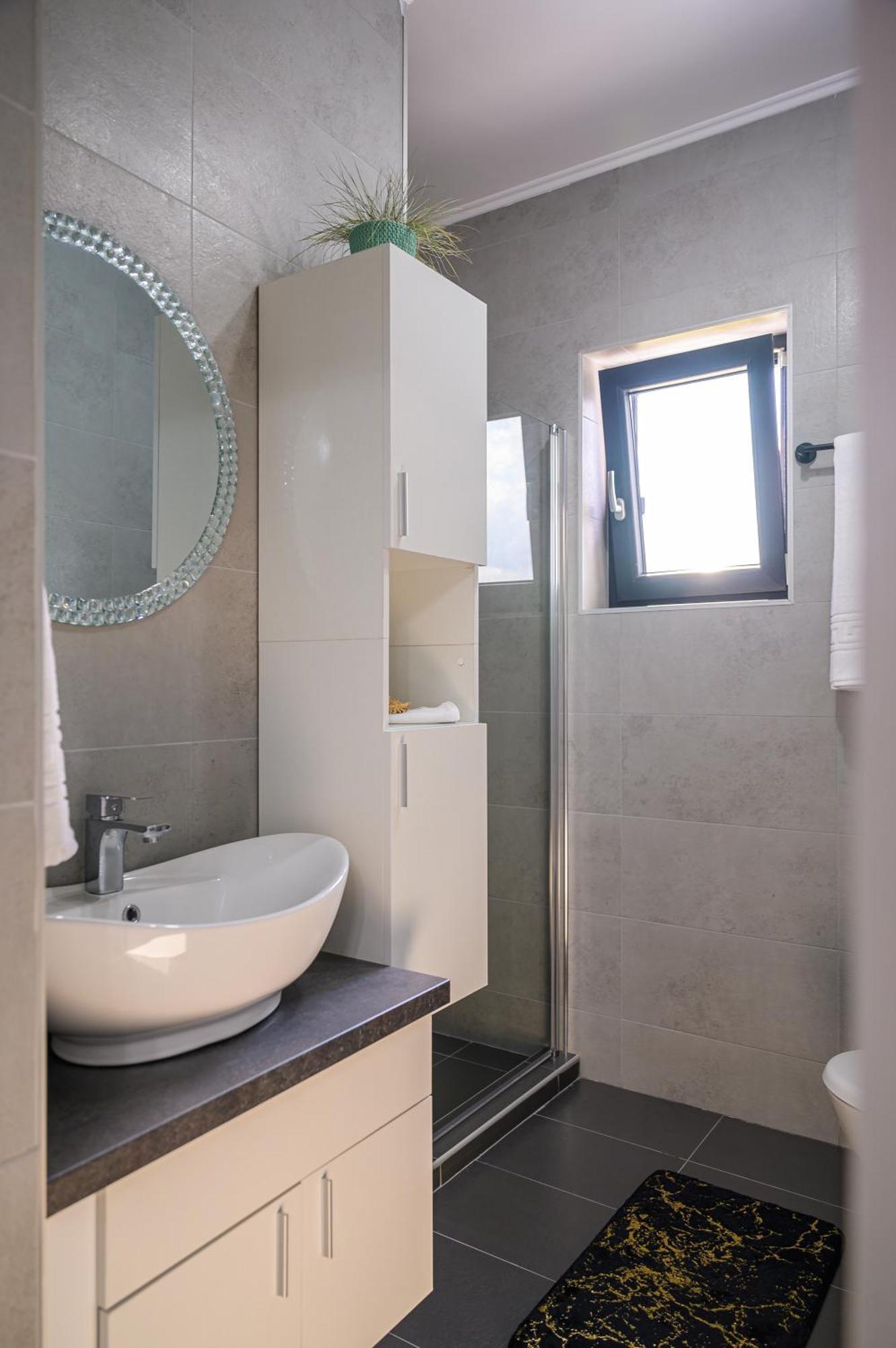 Nina House Apartment ทาร์กู จิอู ภายนอก รูปภาพ
